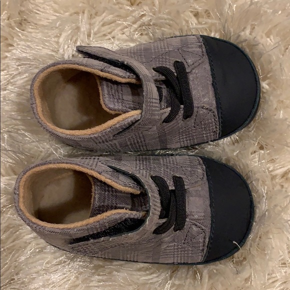 Baby boys Ugg shoes size 2/3 - Picture 6 of 6